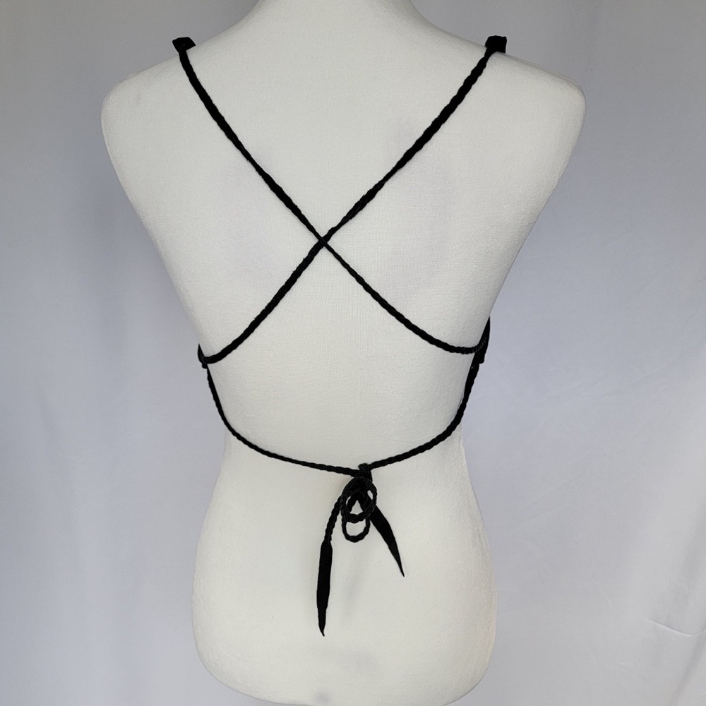 Braided leather straps
Vintage laced leather halter top - Picture 3 of 4